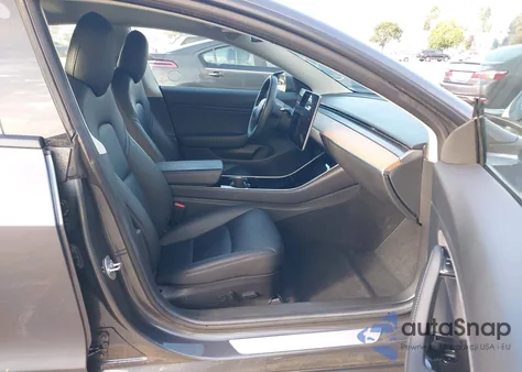 2018 Tesla Model 3 Long Range/Performance z USA, uszkodzony, nr VIN 5YJ3E1EB7JF104261